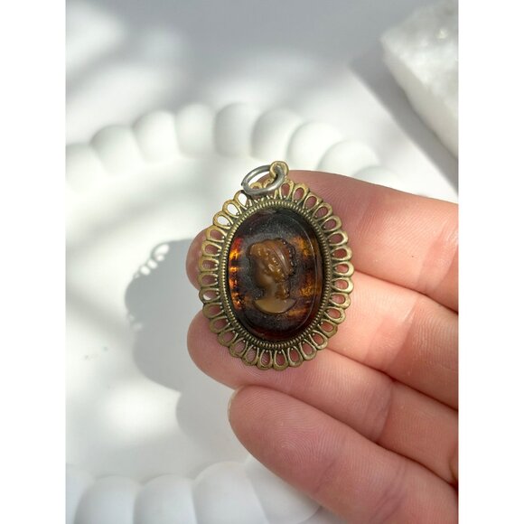 Vintage Tortoise Colored Baroness Victorian Cameo Pendant - Picture 3 of 7